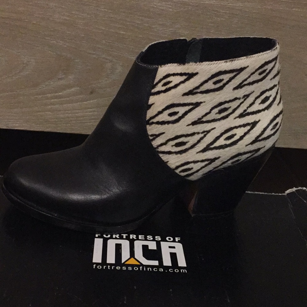 Fortress of Inca Black and white ankle boots 6
